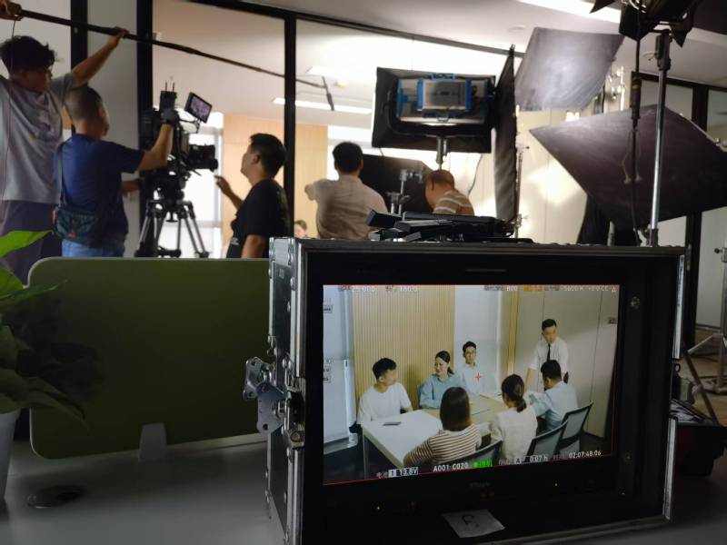 临沭县TVC拍摄公司：科技产品视觉化大师，诠释未来感与功能美学